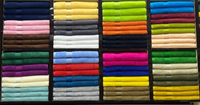 Towel 550 gsm home essentials premium quality - Bath towel 70 x 140 cm - Image 1